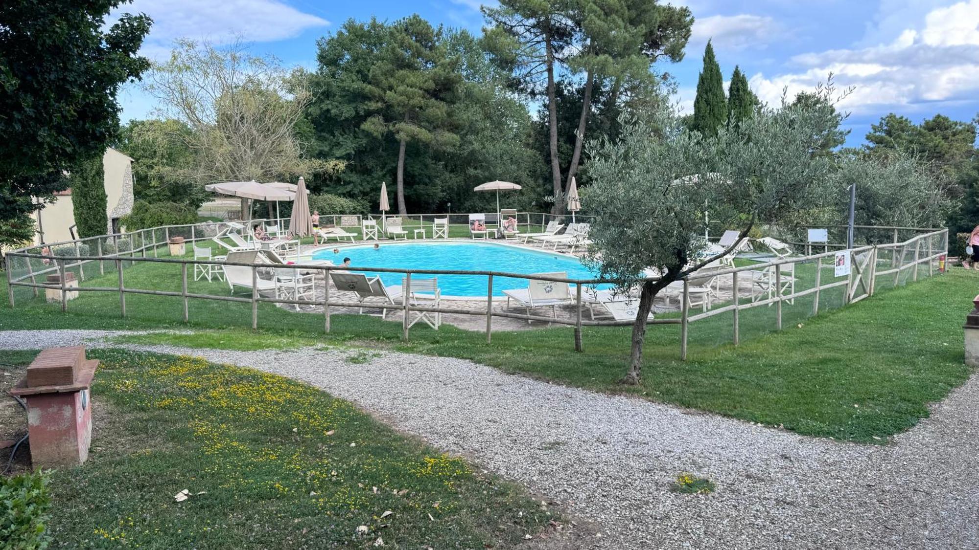 Appartamento Isenesi Gambassi Terme Exterior foto
